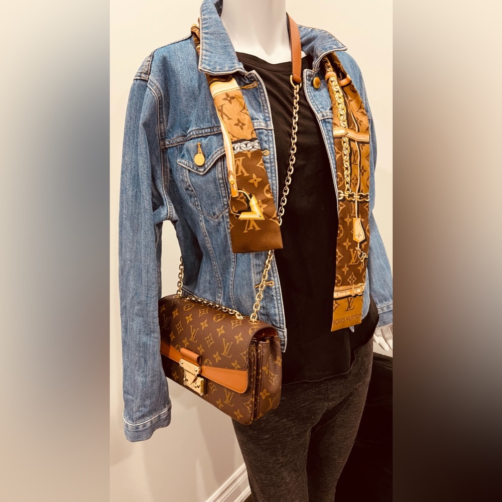 Authentic Louis Vuitton Monogram Marceau Flap Bag - Picture 4 of 16